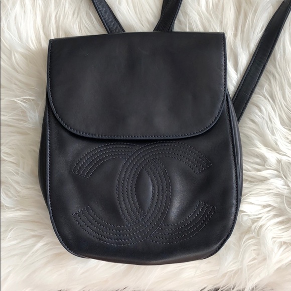 Chanel navy blue lambskin backpack - Picture 2 of 16